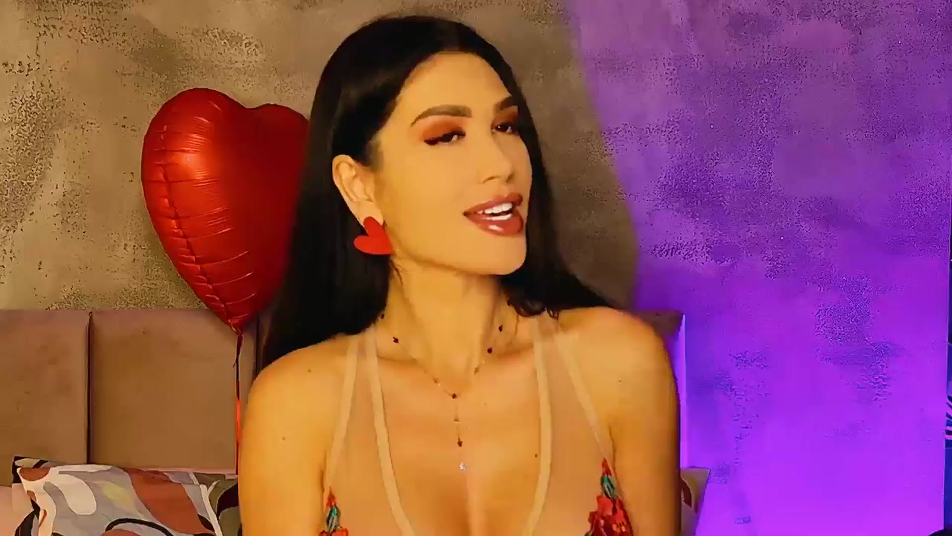 Gallery image thumbnail from AllisonDesire's myfreecams stream on, 02/14/2025, 17:29 image 16 of 20