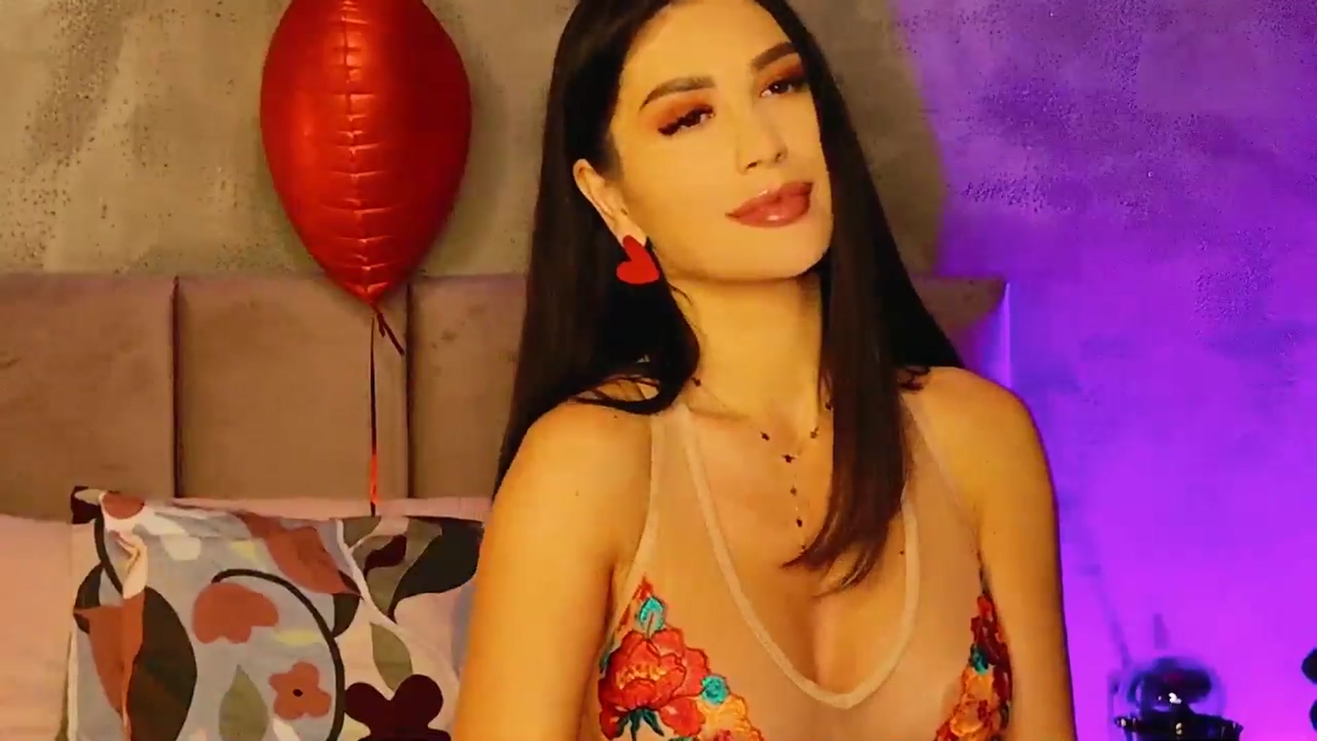 Gallery image thumbnail from AllisonDesire's myfreecams stream on, 02/14/2025, 18:22 image 18 of 20