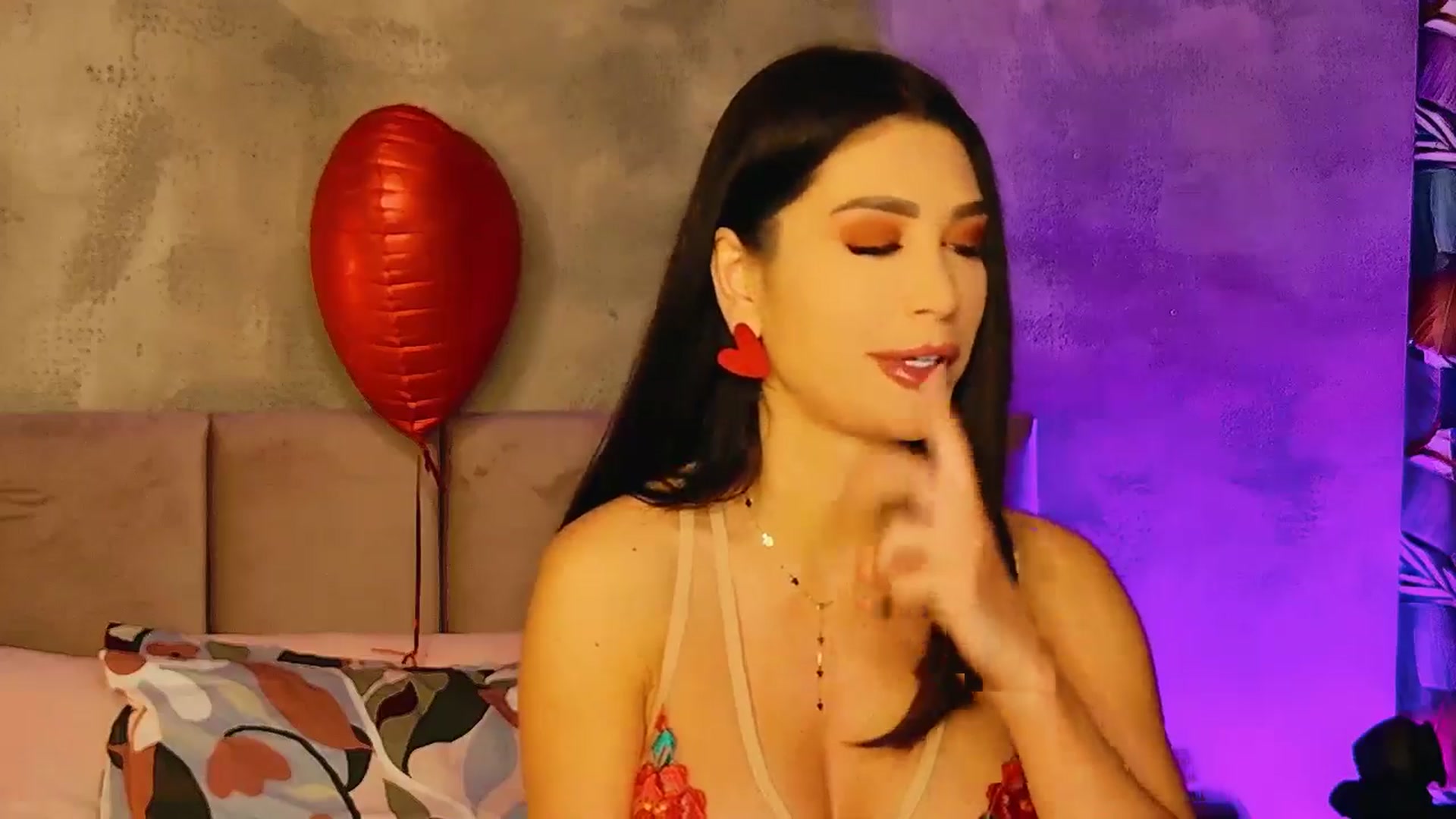 Gallery image thumbnail from AllisonDesire's myfreecams stream on, 02/14/2025, 18:22 image 13 of 20