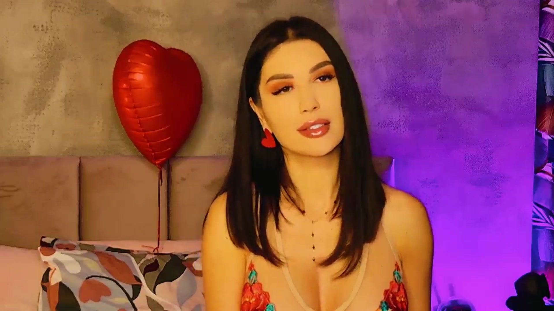 Gallery image thumbnail from AllisonDesire's myfreecams stream on, 02/14/2025, 18:22 image 6 of 20