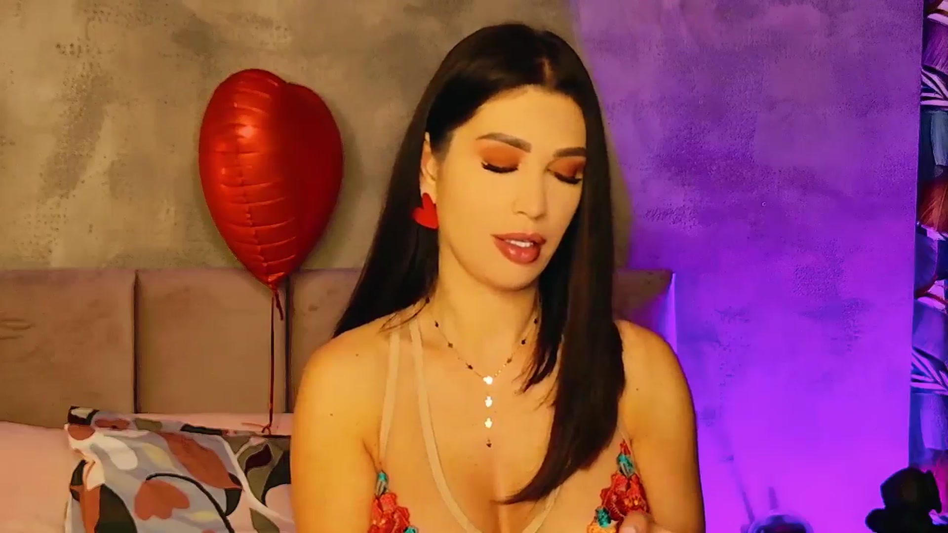 Gallery image thumbnail from AllisonDesire's myfreecams stream on, 02/14/2025, 18:22 image 12 of 20