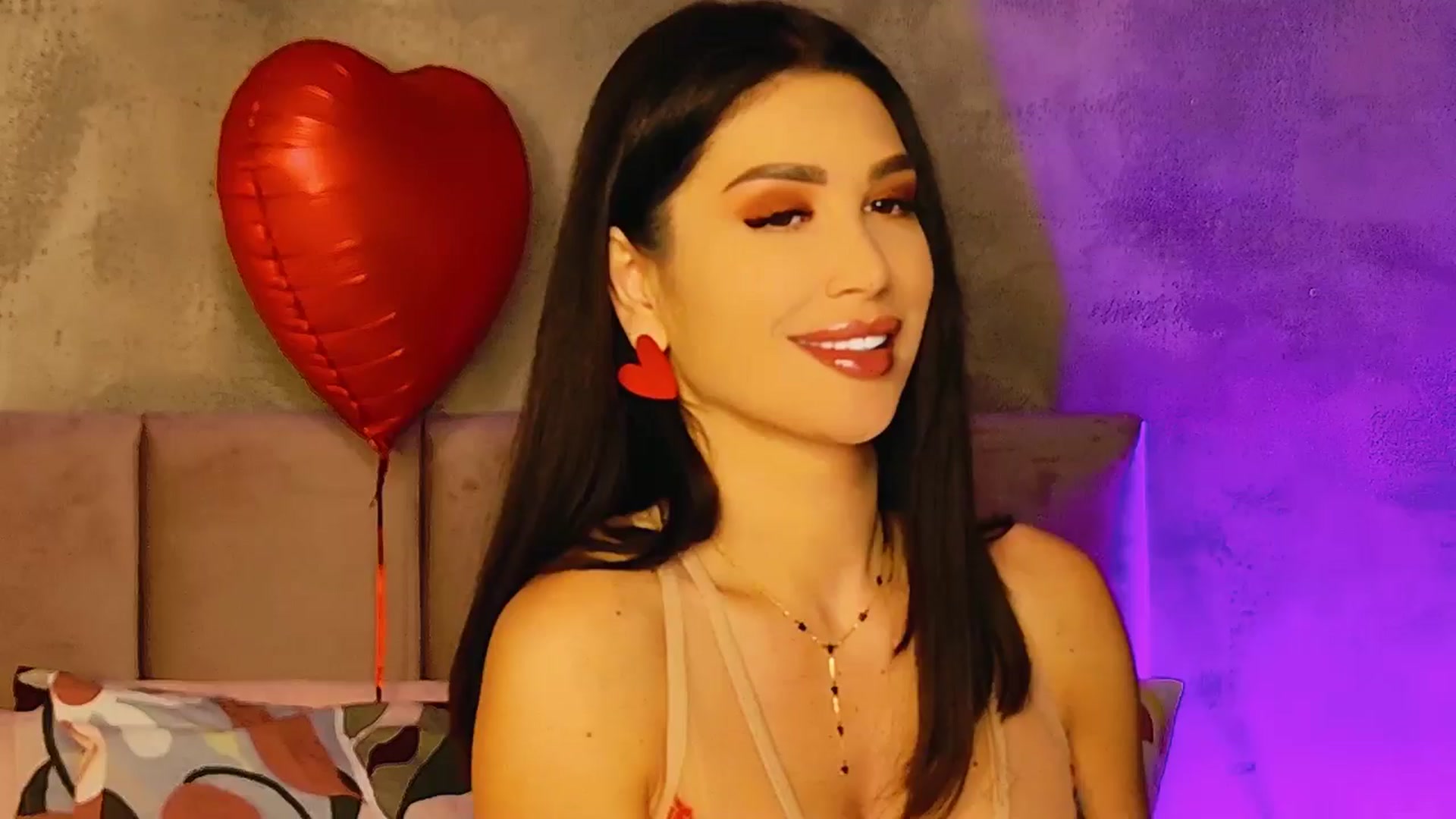 Gallery image thumbnail from AllisonDesire's myfreecams stream on, 02/14/2025, 19:22 image 1 of 20