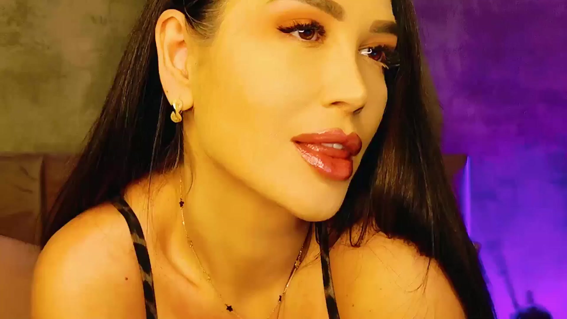 Gallery image thumbnail from AllisonDesire's myfreecams stream on, 02/19/2025, 17:11 image 1 of 20