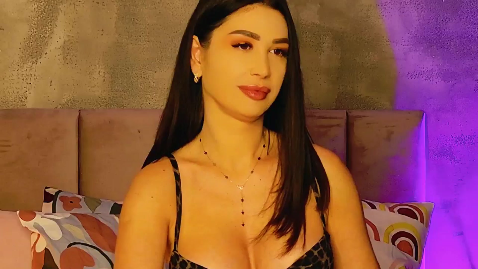 Gallery image thumbnail from AllisonDesire's myfreecams stream on, 02/19/2025, 20:28 image 19 of 20