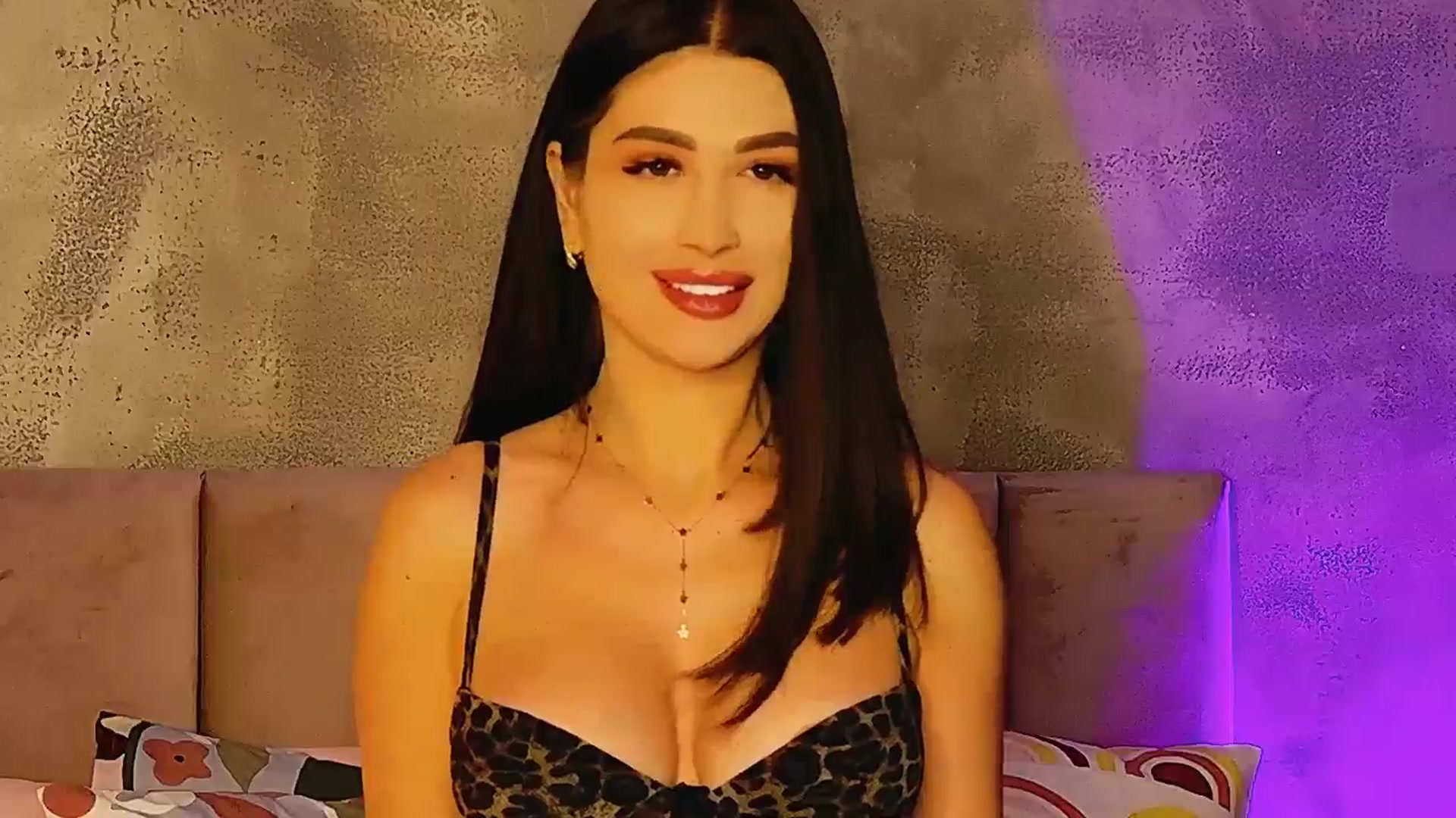 Gallery image thumbnail from AllisonDesire's myfreecams stream on, 02/19/2025, 20:28 image 5 of 20