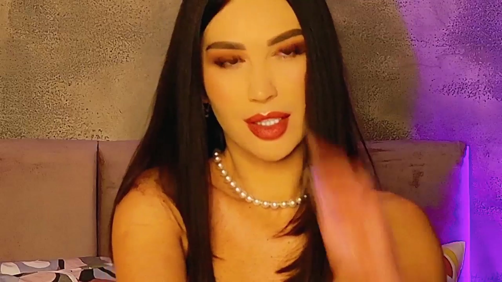 Gallery image thumbnail from AllisonDesire's myfreecams stream on, 02/24/2025, 20:20 image 18 of 20