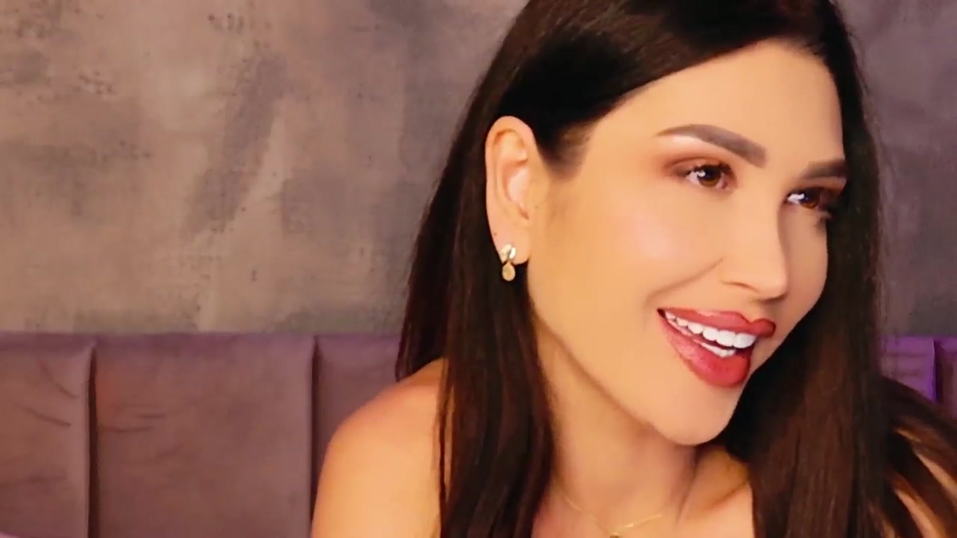 Gallery image thumbnail from AllisonDesire's myfreecams stream on, 03/08/2025, 18:30 image 16 of 20