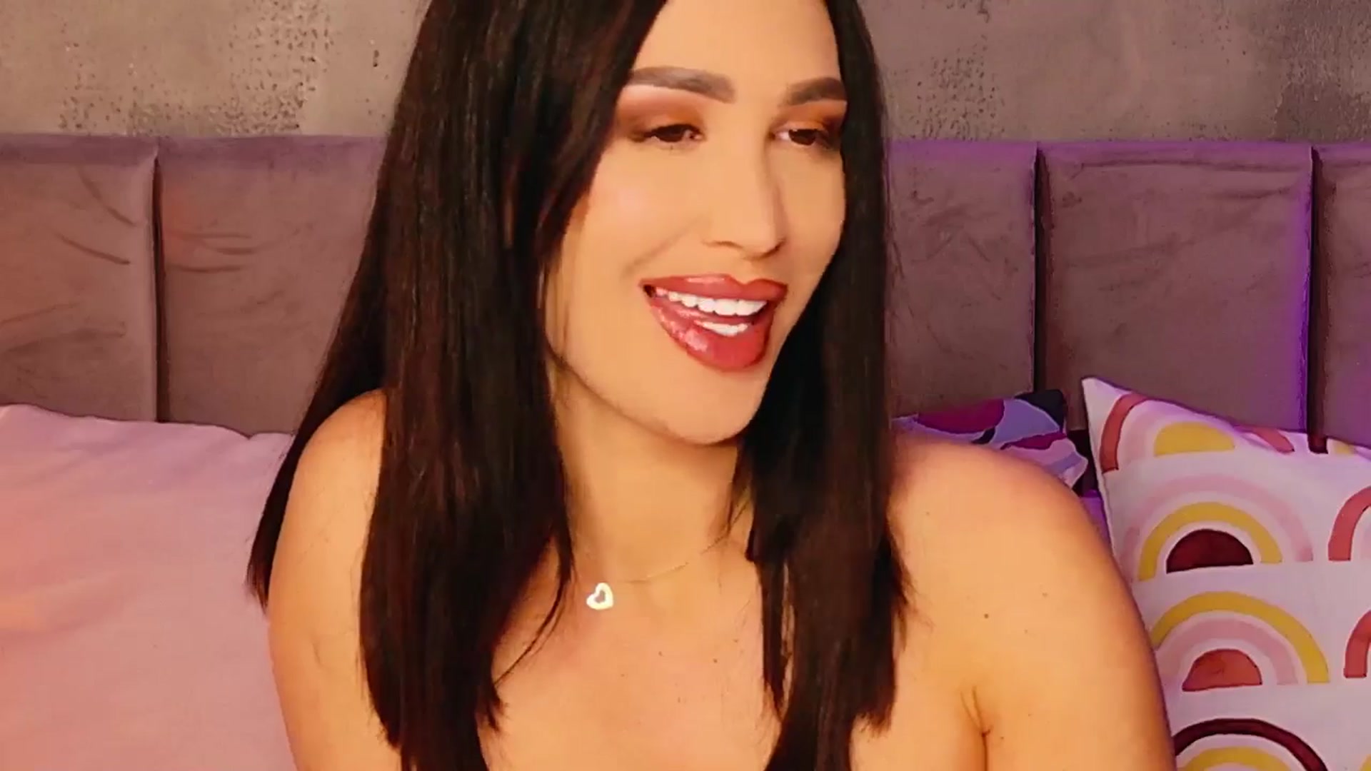 Gallery image thumbnail from AllisonDesire's myfreecams stream on, 03/08/2025, 20:18 image 6 of 20
