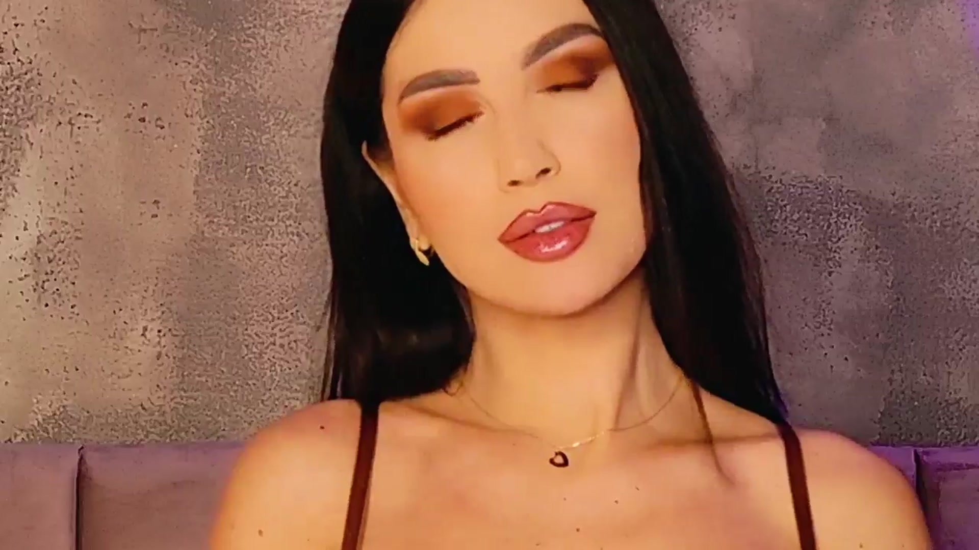 Gallery image thumbnail from AllisonDesire's myfreecams stream on, 03/12/2025, 20:42 image 10 of 20