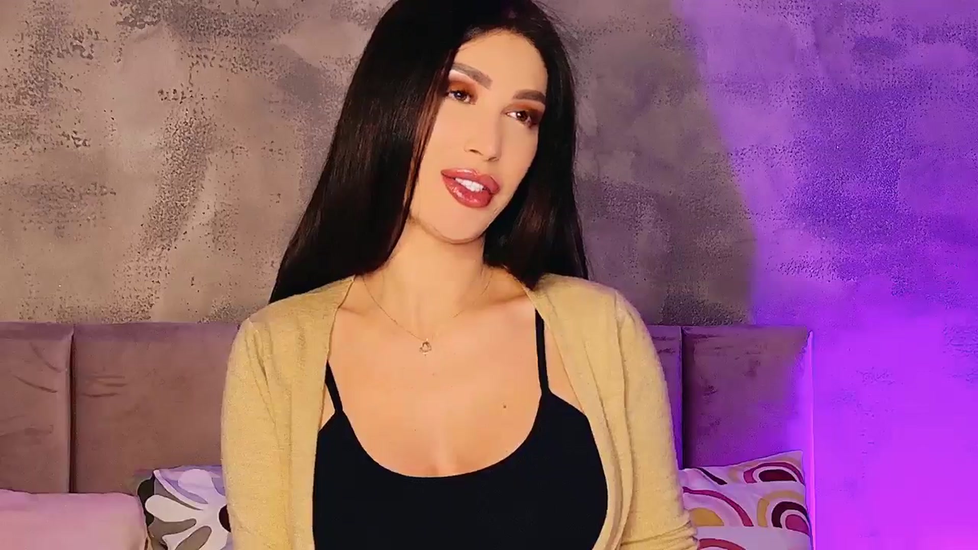 Gallery image thumbnail from AllisonDesire's myfreecams stream on, 03/13/2025, 17:41 image 8 of 20