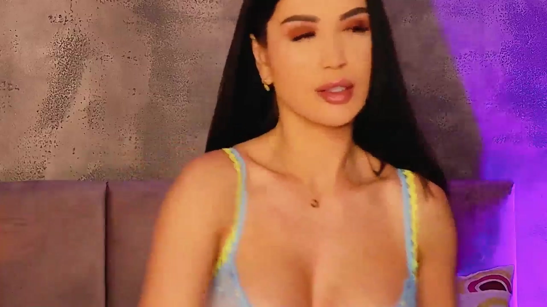 Gallery image thumbnail from AllisonDesire's myfreecams stream on, 03/22/2025, 20:25 image 19 of 20