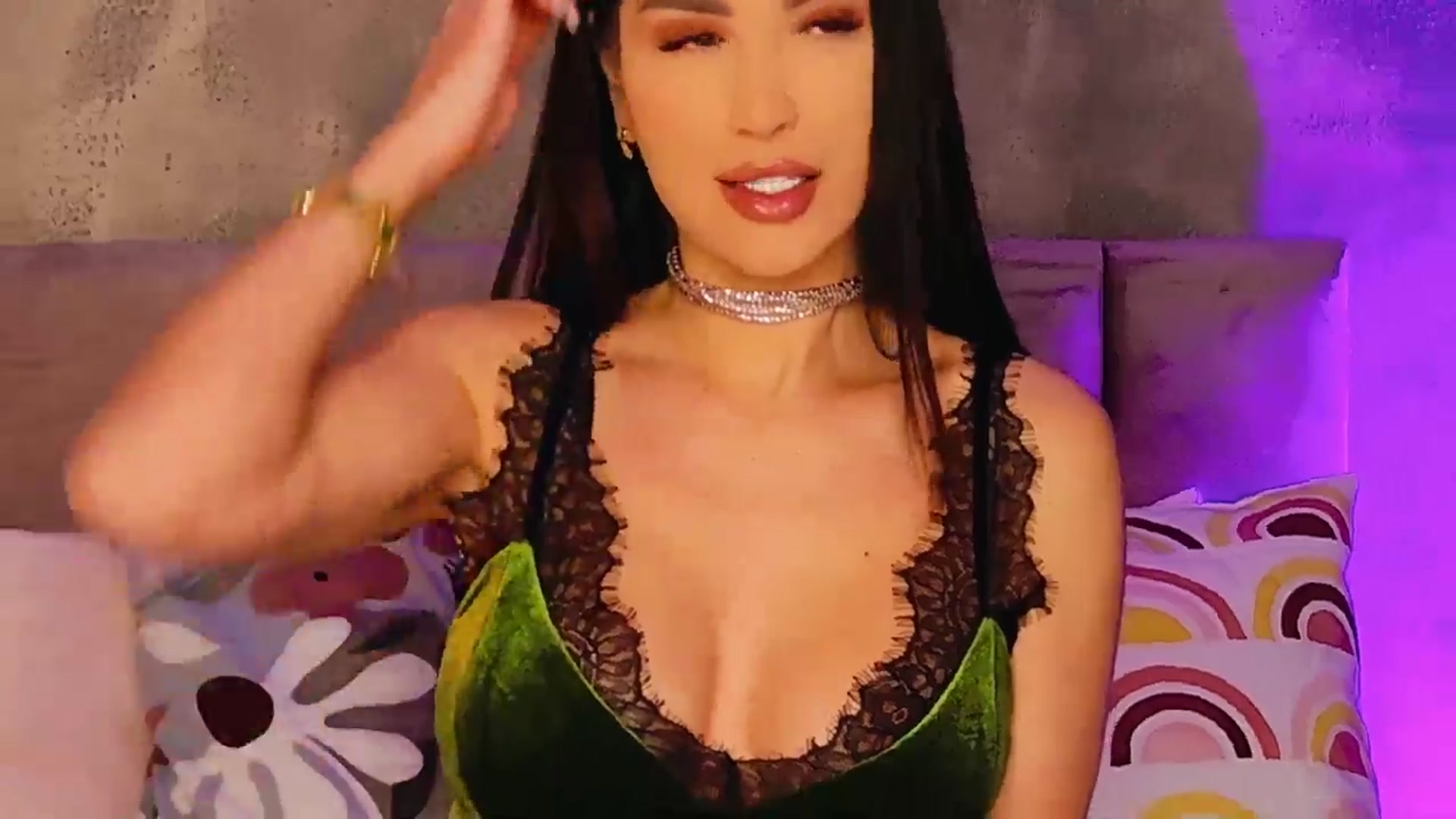 Gallery image thumbnail from AllisonDesire's myfreecams stream on, 03/23/2025, 21:02 image 15 of 20