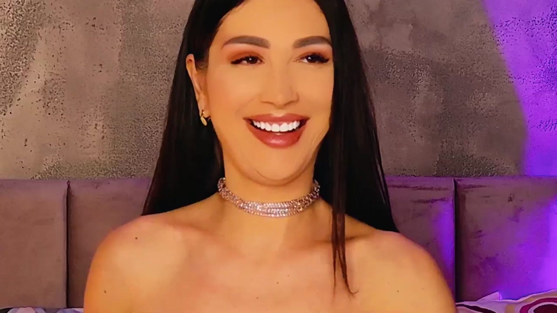 Gallery image thumbnail from AllisonDesire's myfreecams stream on, 03/23/2025, 22:21 image 18 of 20