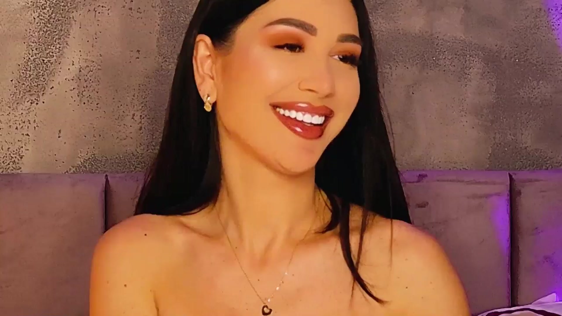 Gallery image thumbnail from AllisonDesire's myfreecams stream on, 03/24/2025, 21:39 image 9 of 20