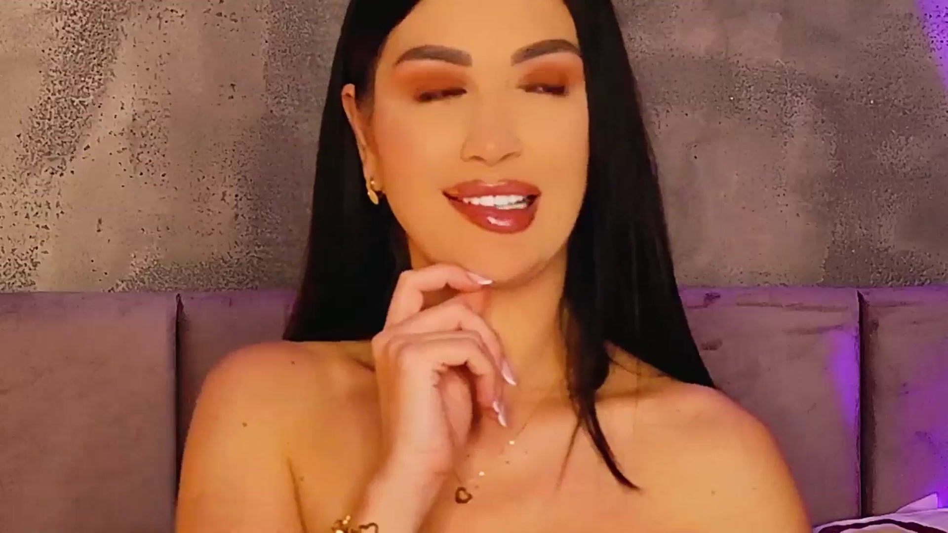 Gallery image thumbnail from AllisonDesire's myfreecams stream on, 03/24/2025, 21:39 image 5 of 20