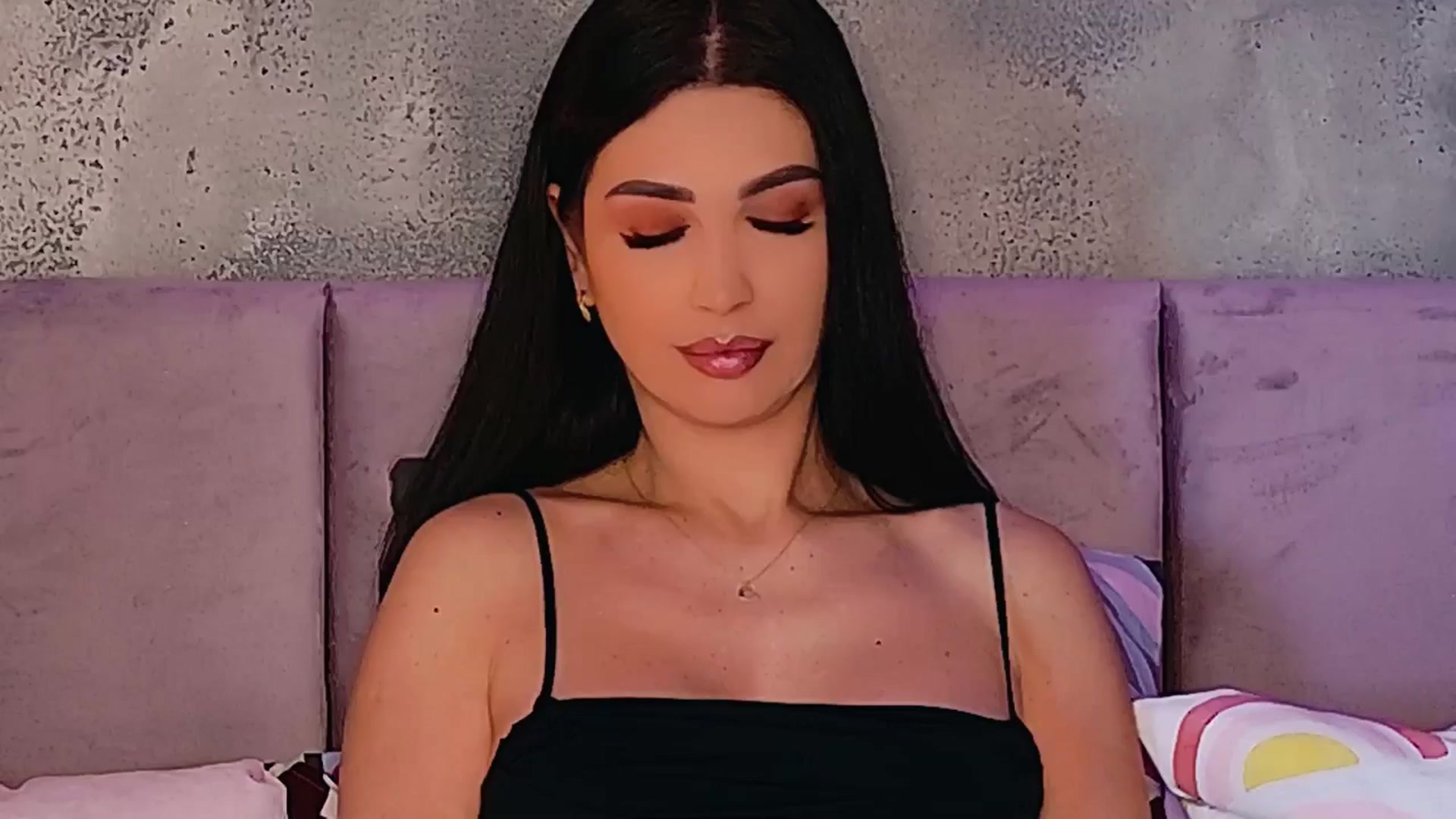 Gallery image thumbnail from AllisonDesire's myfreecams stream on, 04/02/2025, 09:24 image 20 of 20