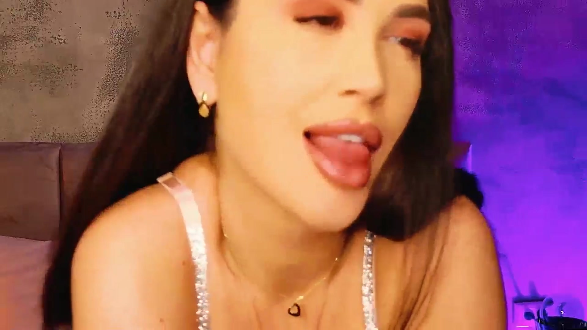 Gallery image thumbnail from AllisonDesire's myfreecams stream on, 04/13/2025, 18:58 image 2 of 20