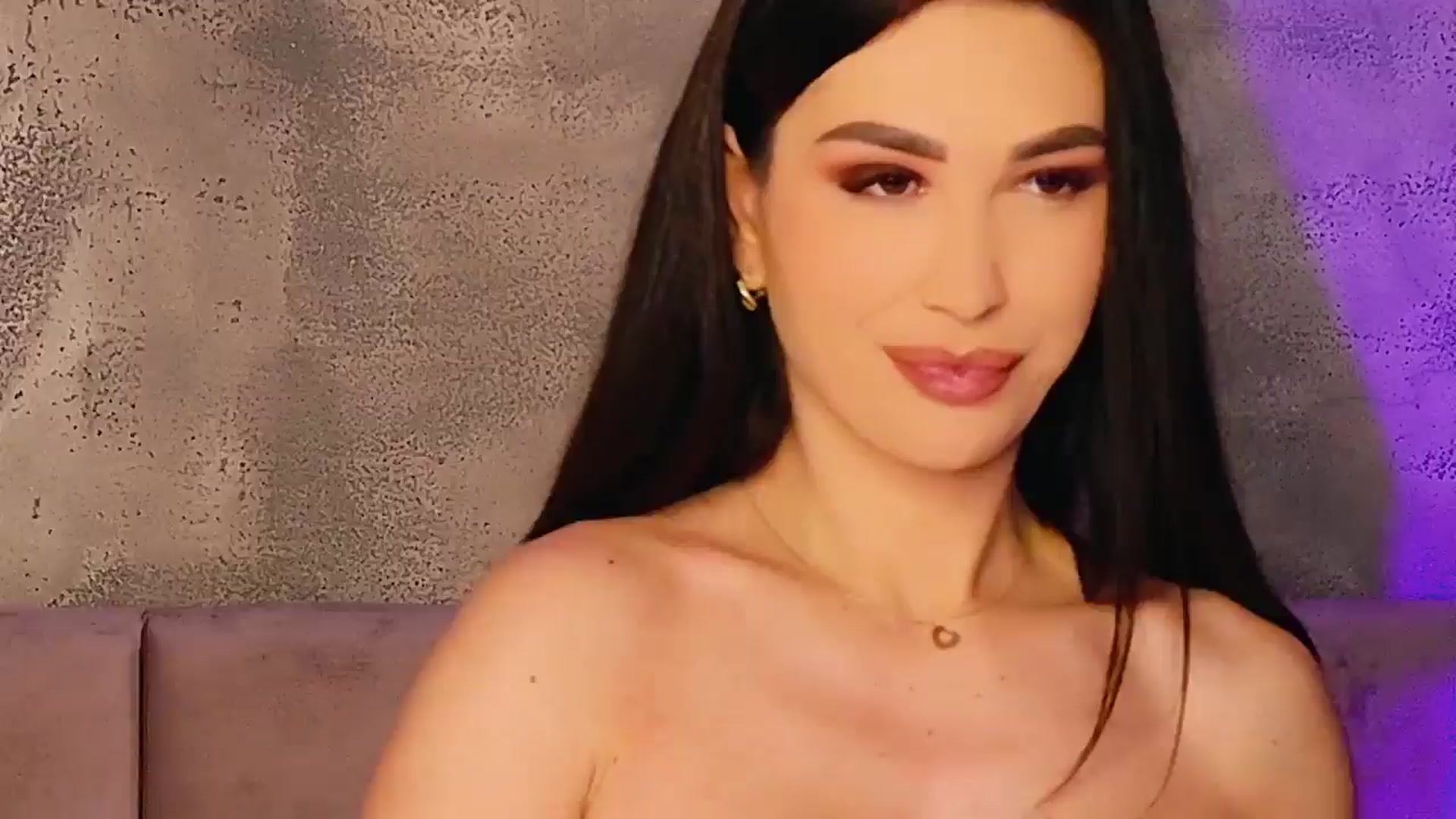 Gallery image thumbnail from AllisonDesire's myfreecams stream on, 04/18/2025, 16:45 image 1 of 20
