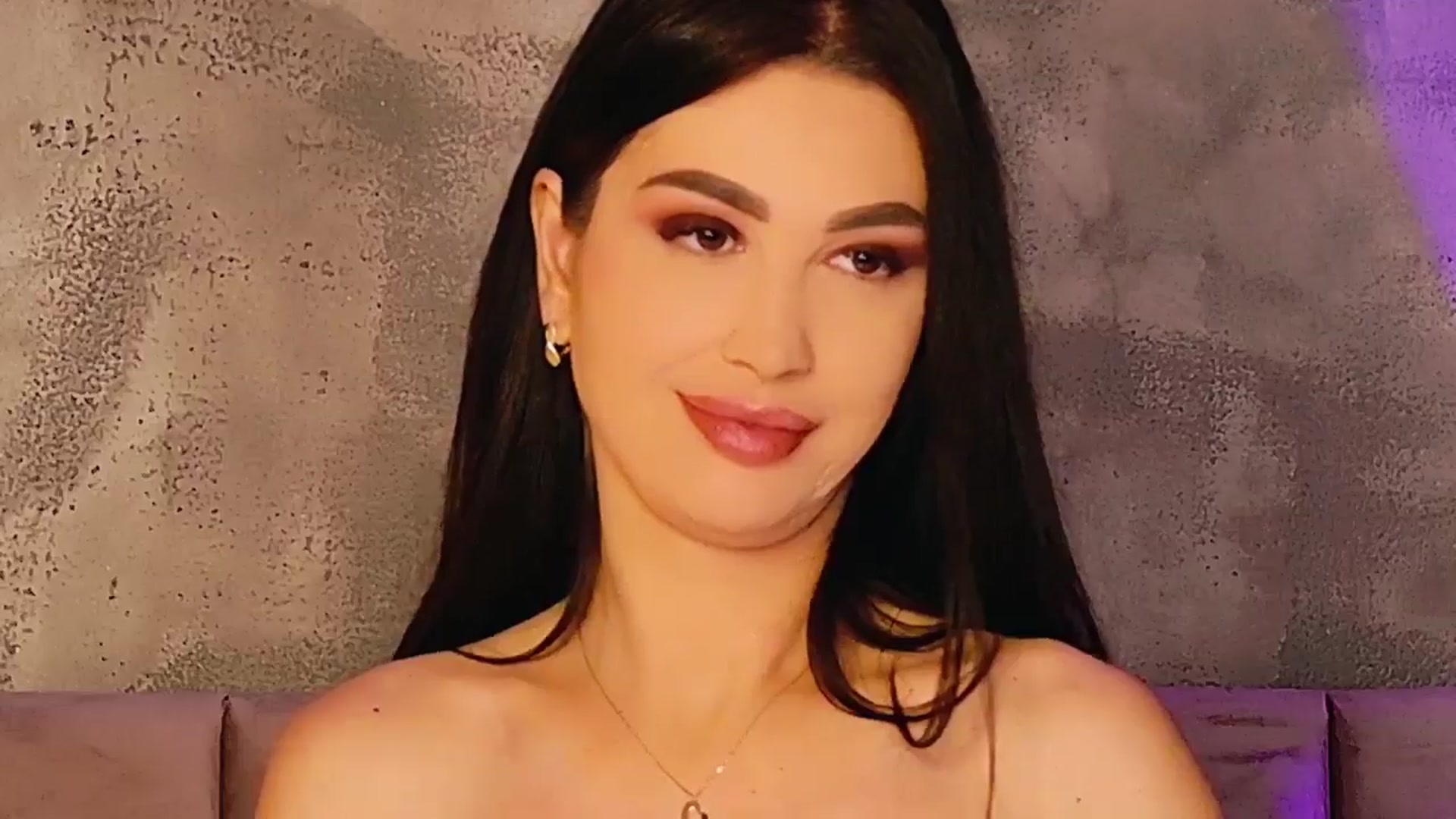 Gallery image thumbnail from AllisonDesire's myfreecams stream on, 04/20/2025, 18:06 image 6 of 20