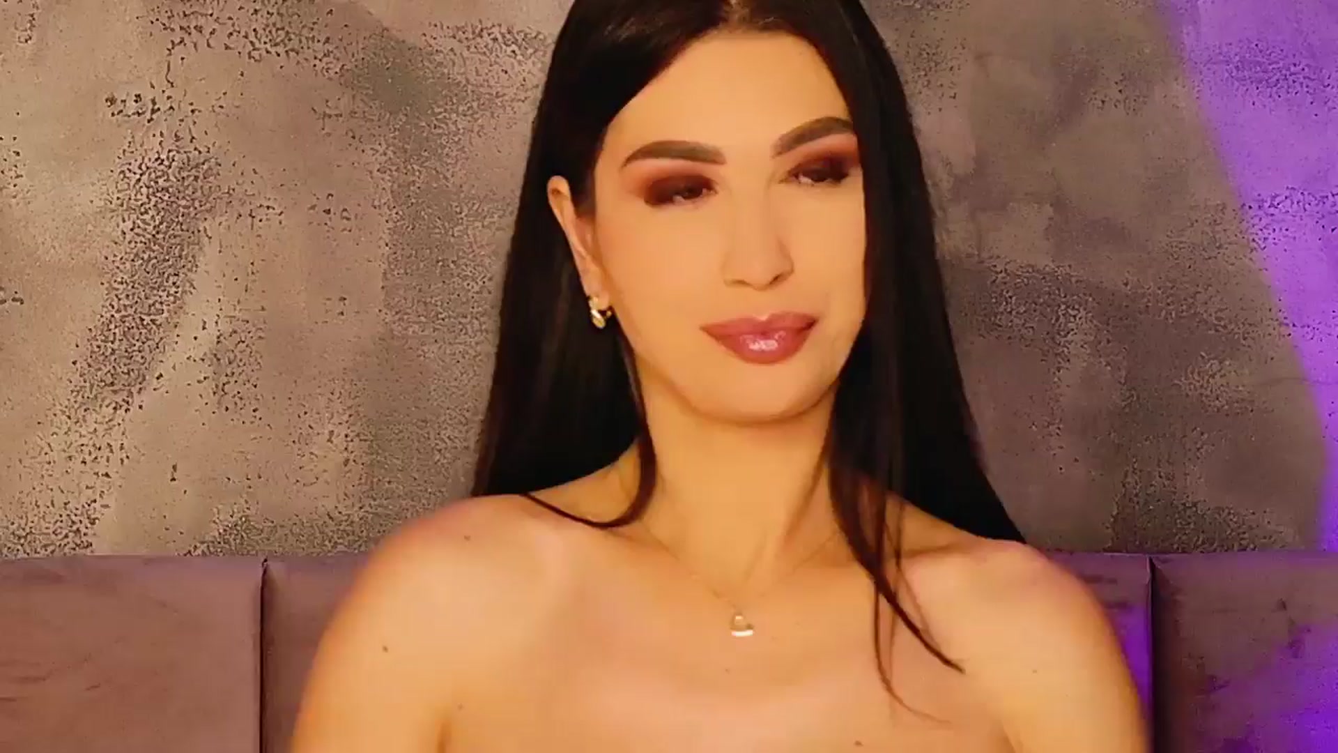 Gallery image thumbnail from AllisonDesire's myfreecams stream on, 04/20/2025, 18:06 image 16 of 20