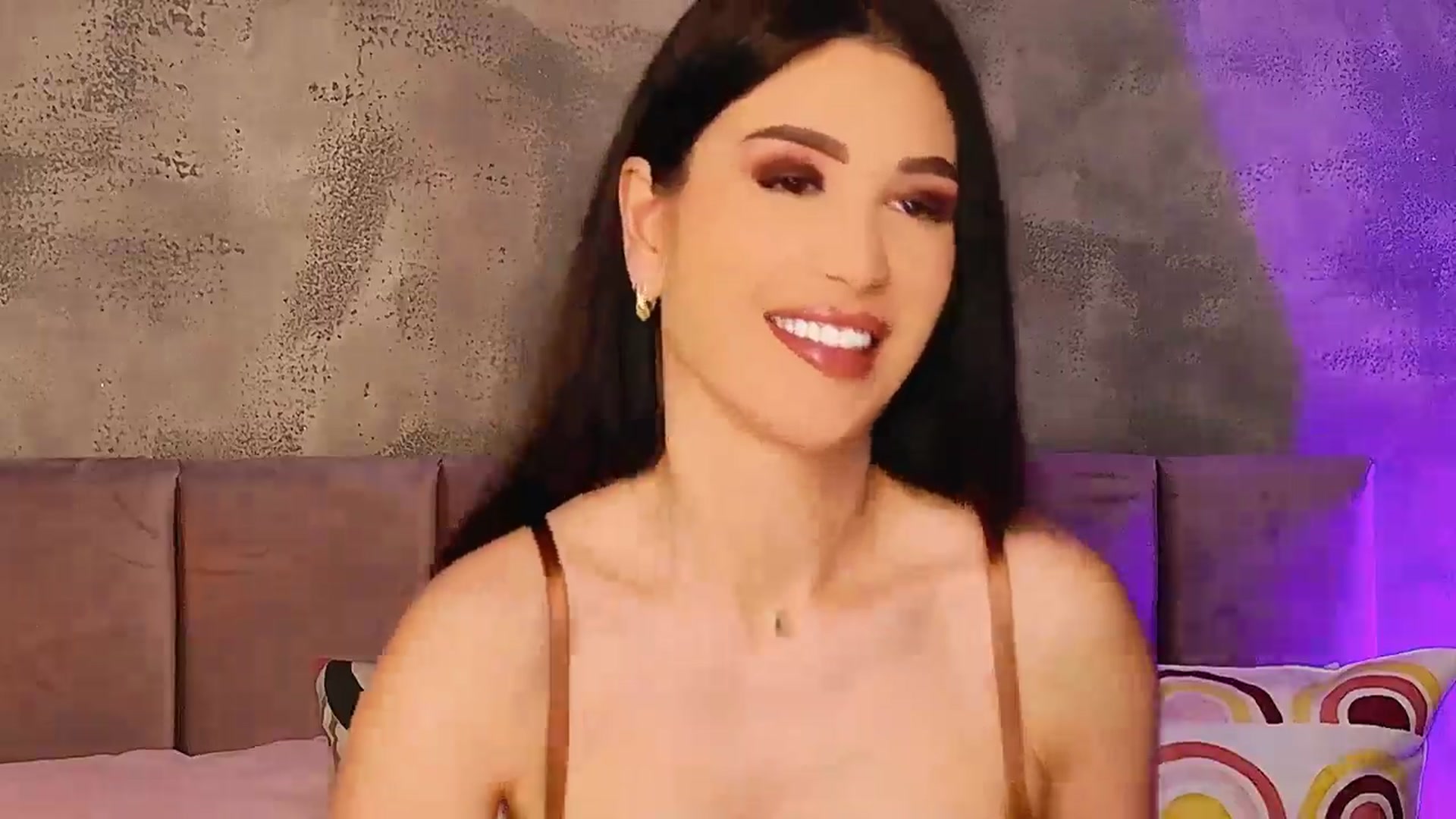 Gallery image thumbnail from AllisonDesire's myfreecams stream on, 04/23/2025, 17:11 image 14 of 20