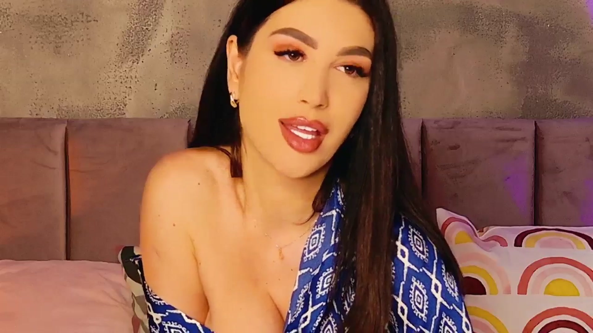 Gallery image thumbnail from AllisonDesire's myfreecams stream on, 04/26/2025, 18:31 image 14 of 20