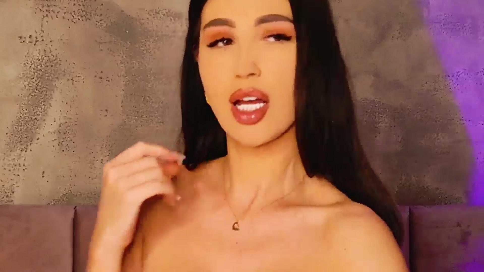 Gallery image thumbnail from AllisonDesire's myfreecams stream on, 04/26/2025, 20:29 image 2 of 20