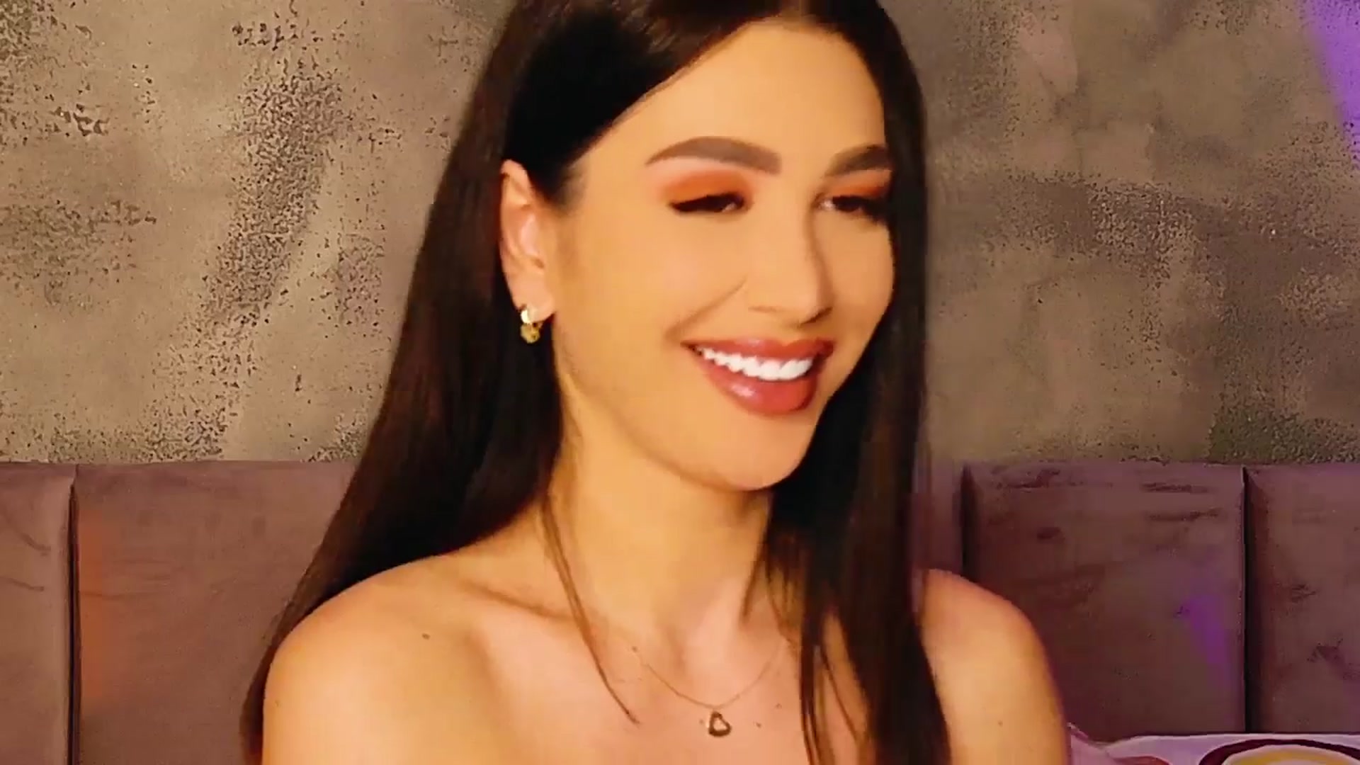 Gallery image thumbnail from AllisonDesire's myfreecams stream on, 04/26/2025, 20:29 image 16 of 20