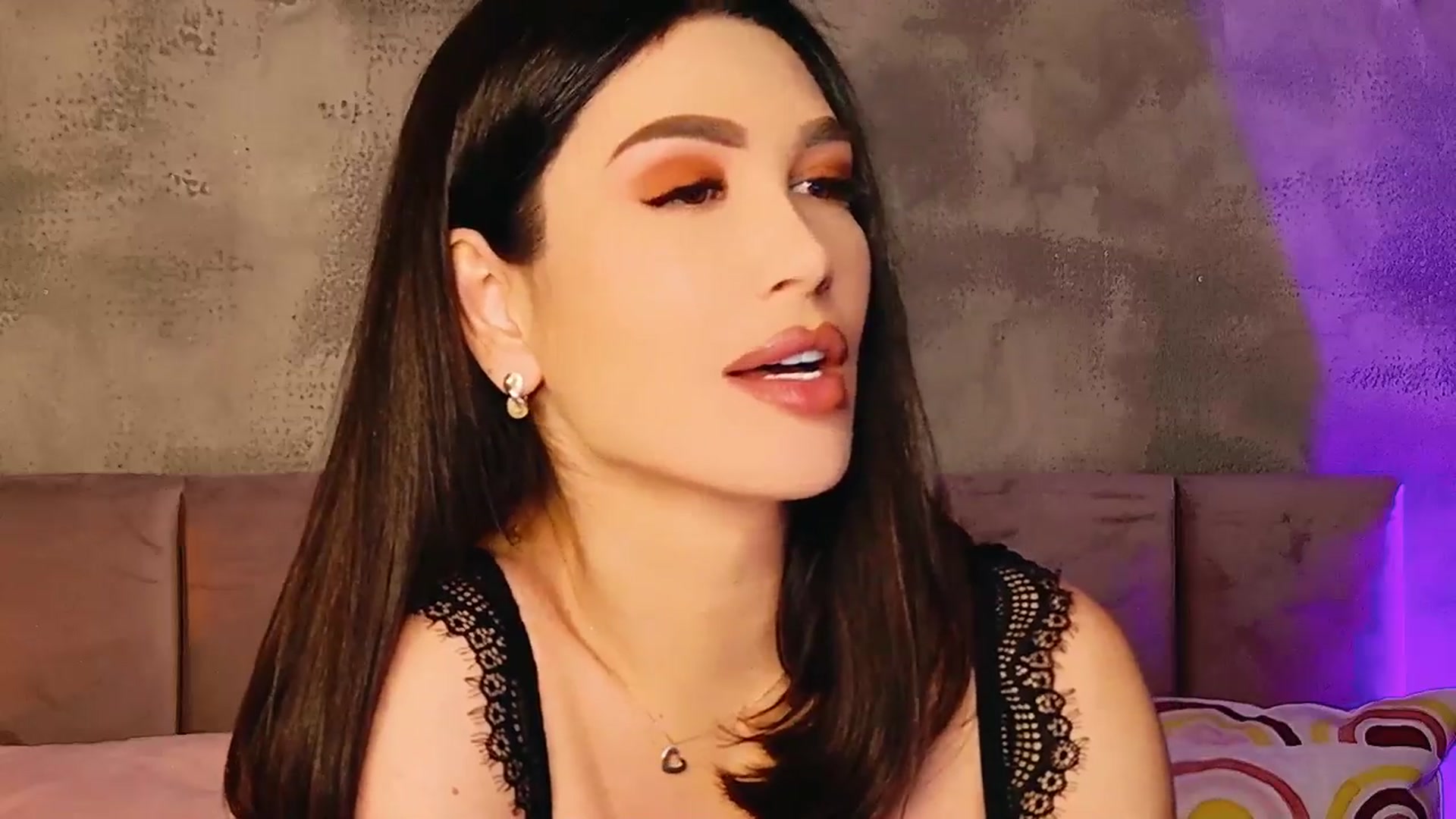 Gallery image thumbnail from AllisonDesire's myfreecams stream on, 04/27/2025, 18:07 image 4 of 20