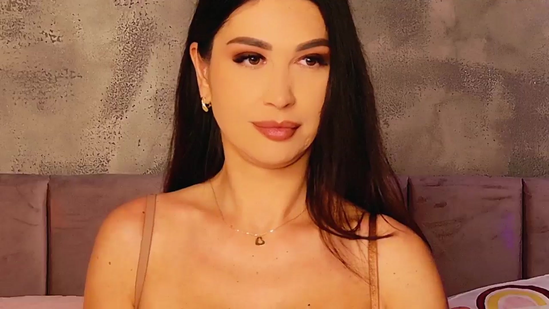 Gallery image thumbnail from AllisonDesire's myfreecams stream on, 05/24/2025, 18:43 image 19 of 20