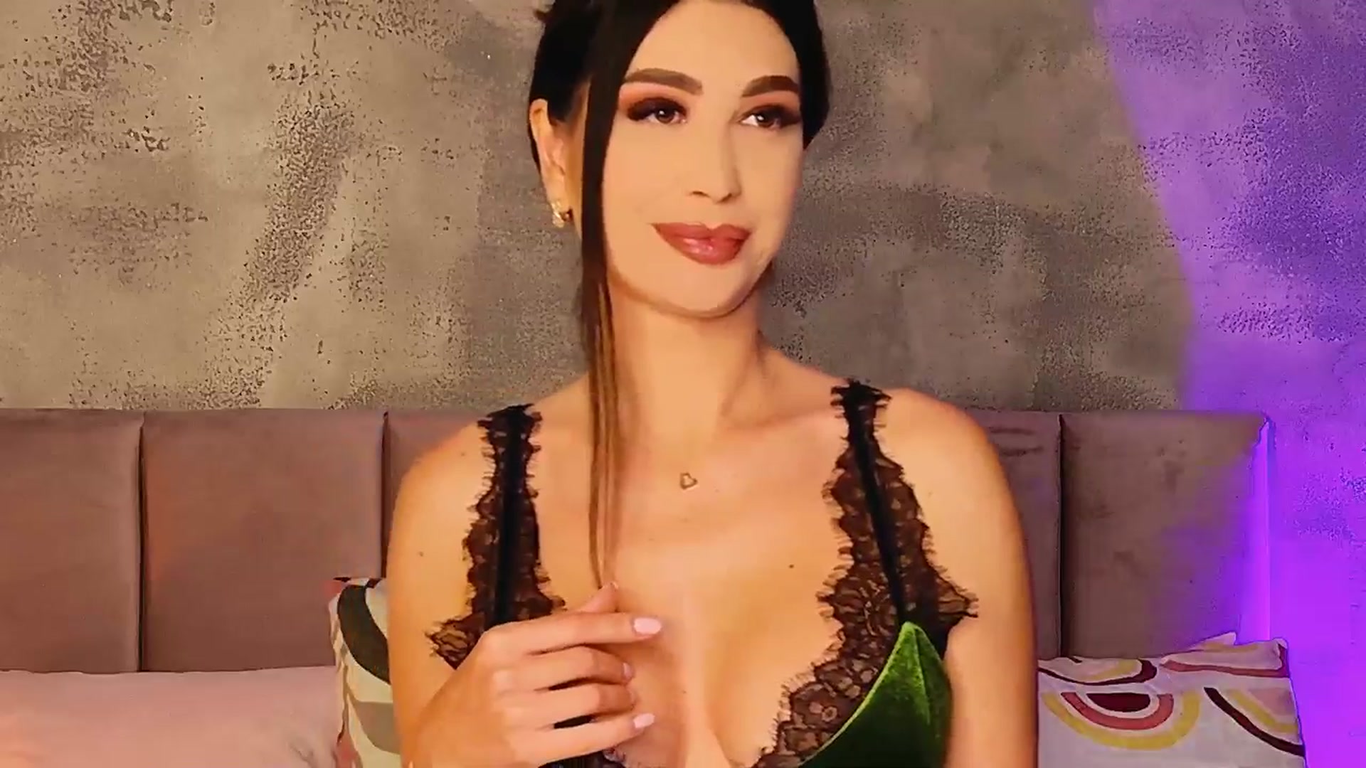 Gallery image thumbnail from AllisonDesire's myfreecams stream on, 05/25/2025, 17:29 image 6 of 20