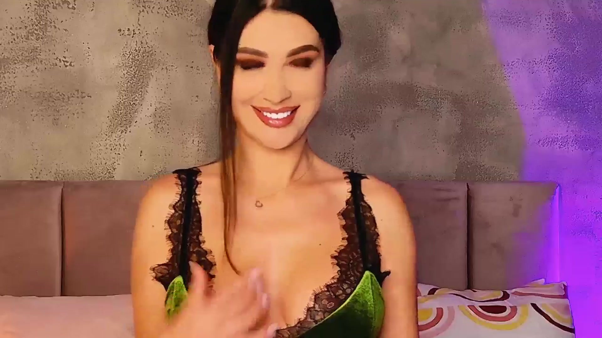 Gallery image thumbnail from AllisonDesire's myfreecams stream on, 05/25/2025, 17:29 image 4 of 20