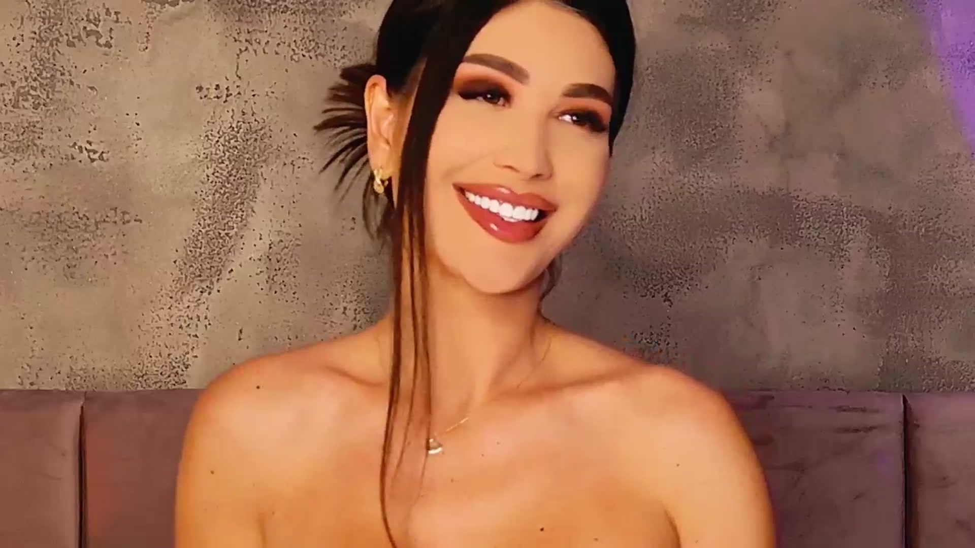 Gallery image thumbnail from AllisonDesire's myfreecams stream on, 05/25/2025, 17:29 image 20 of 20