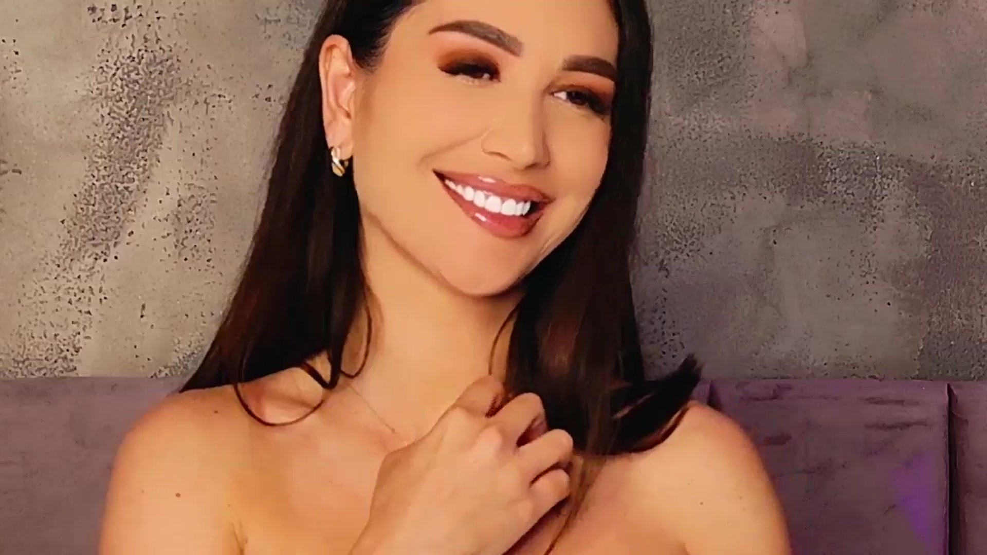 Gallery image thumbnail from AllisonDesire's myfreecams stream on, 06/14/2025, 09:20 image 16 of 20