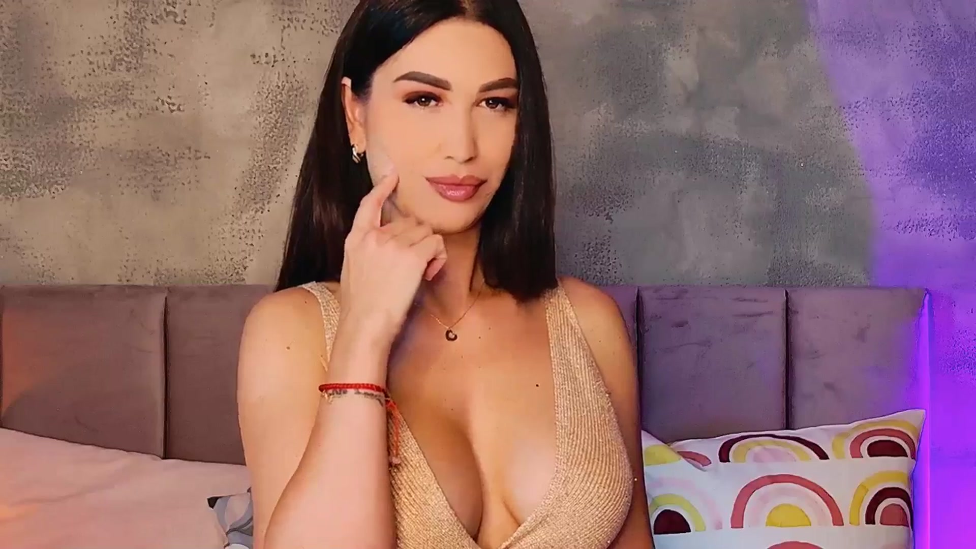 Gallery image thumbnail from AllisonDesire's myfreecams stream on, 06/15/2025, 06:06 image 15 of 20