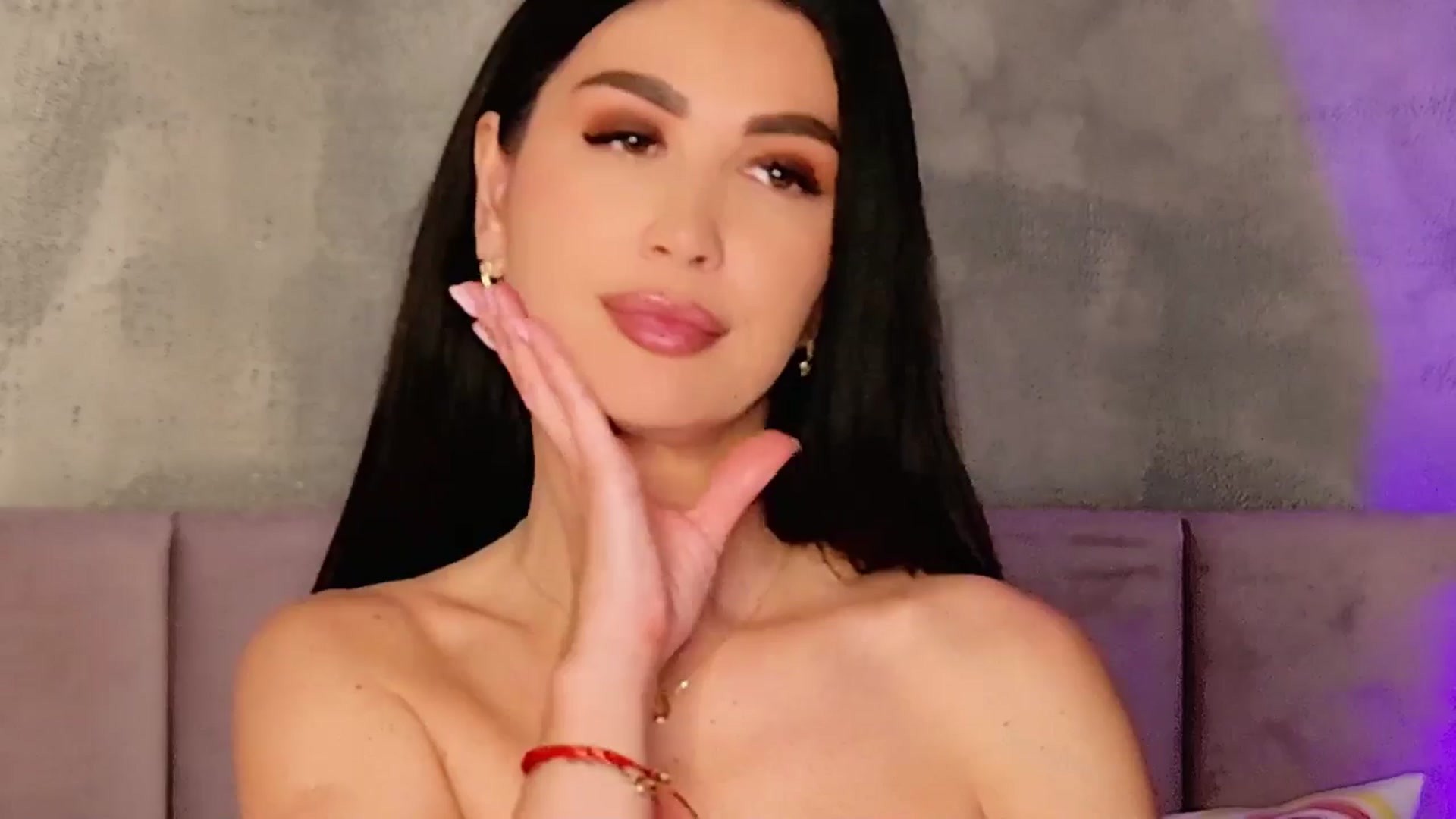 Gallery image thumbnail from AllisonDesire's myfreecams stream on, 06/29/2025, 11:51 image 18 of 20