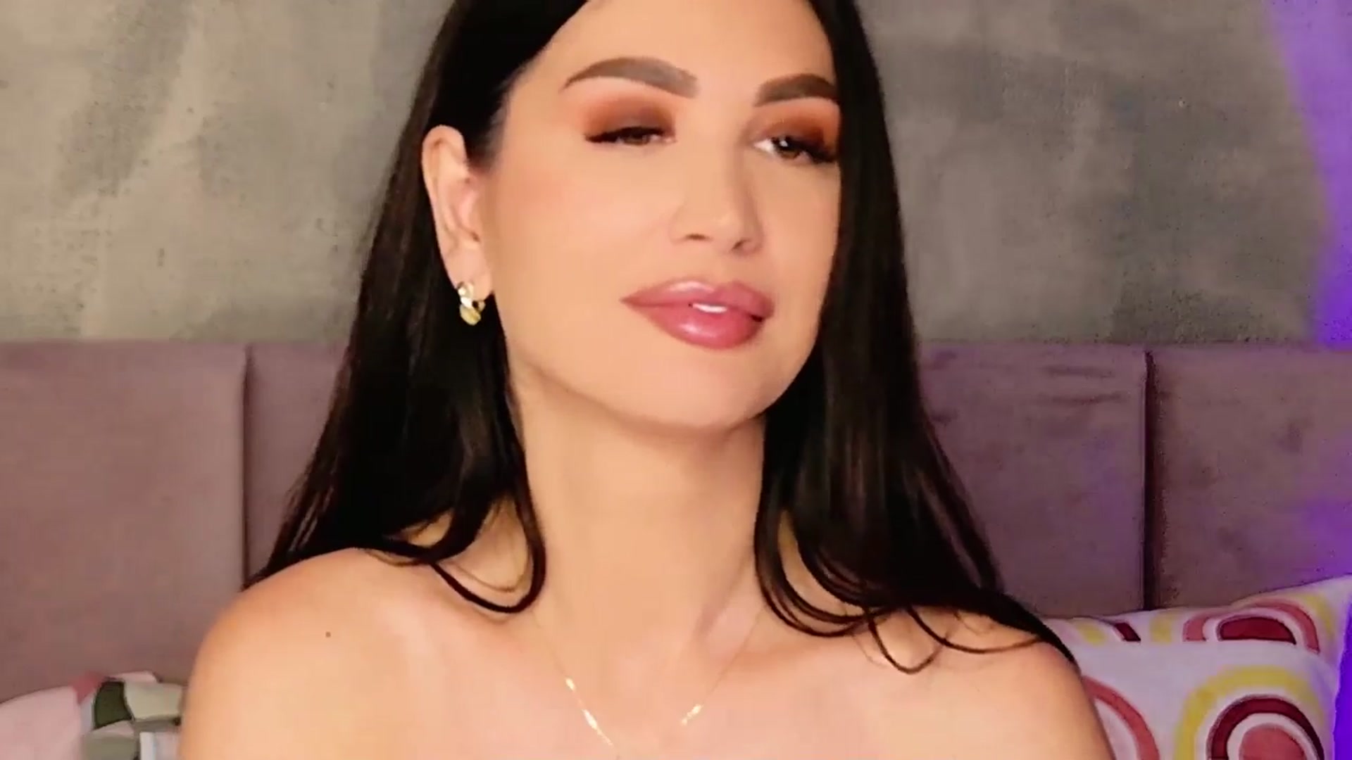 Gallery image thumbnail from AllisonDesire's myfreecams stream on, 06/29/2025, 11:51 image 4 of 20