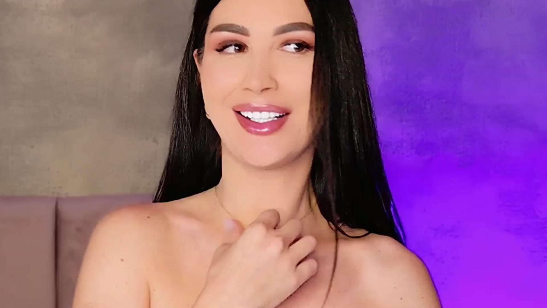 Gallery image thumbnail from AllisonDesire's myfreecams stream on, 07/06/2025, 09:04 image 15 of 20