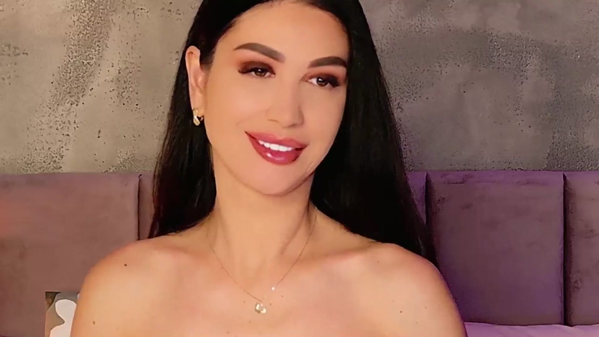 Gallery image thumbnail from AllisonDesire's myfreecams stream on, 07/16/2025, 04:11 image 10 of 20