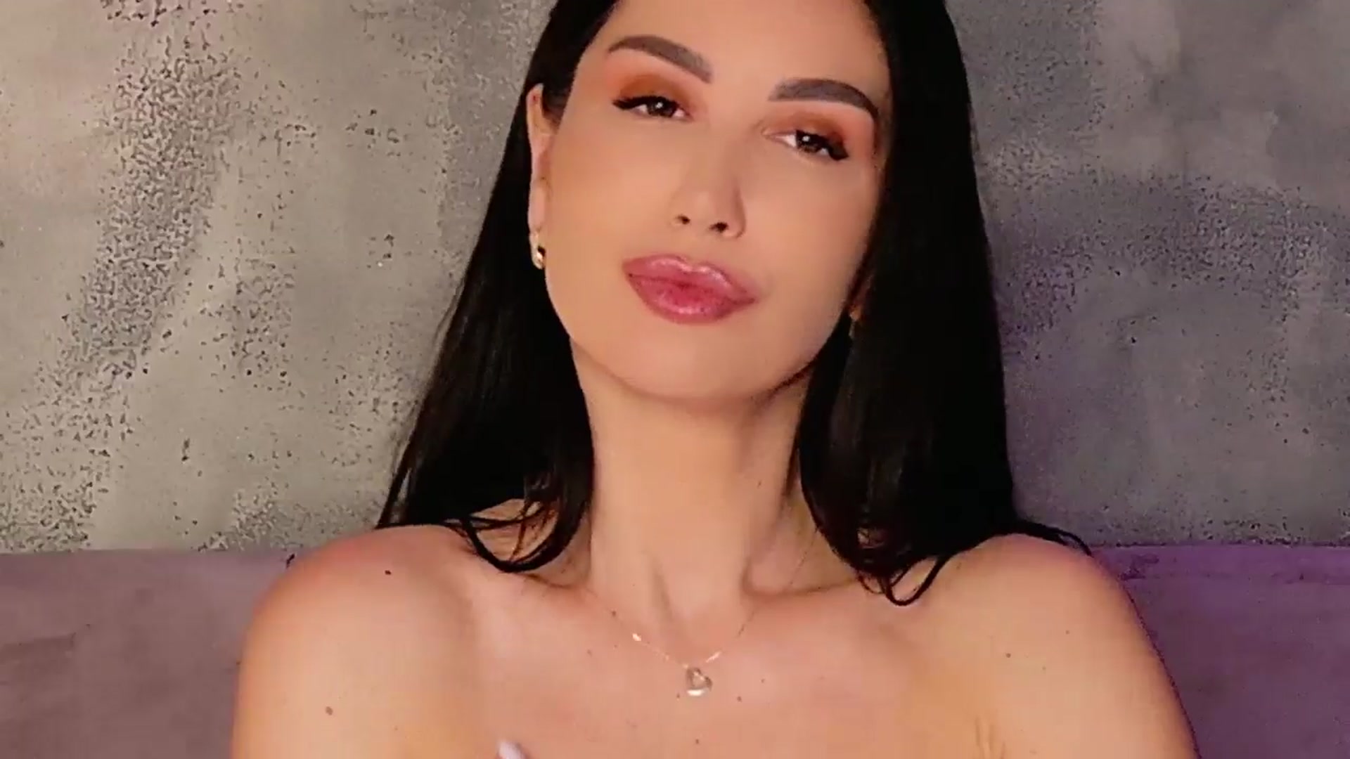 Gallery image thumbnail from AllisonDesire's myfreecams stream on, 07/19/2025, 12:15 image 9 of 20