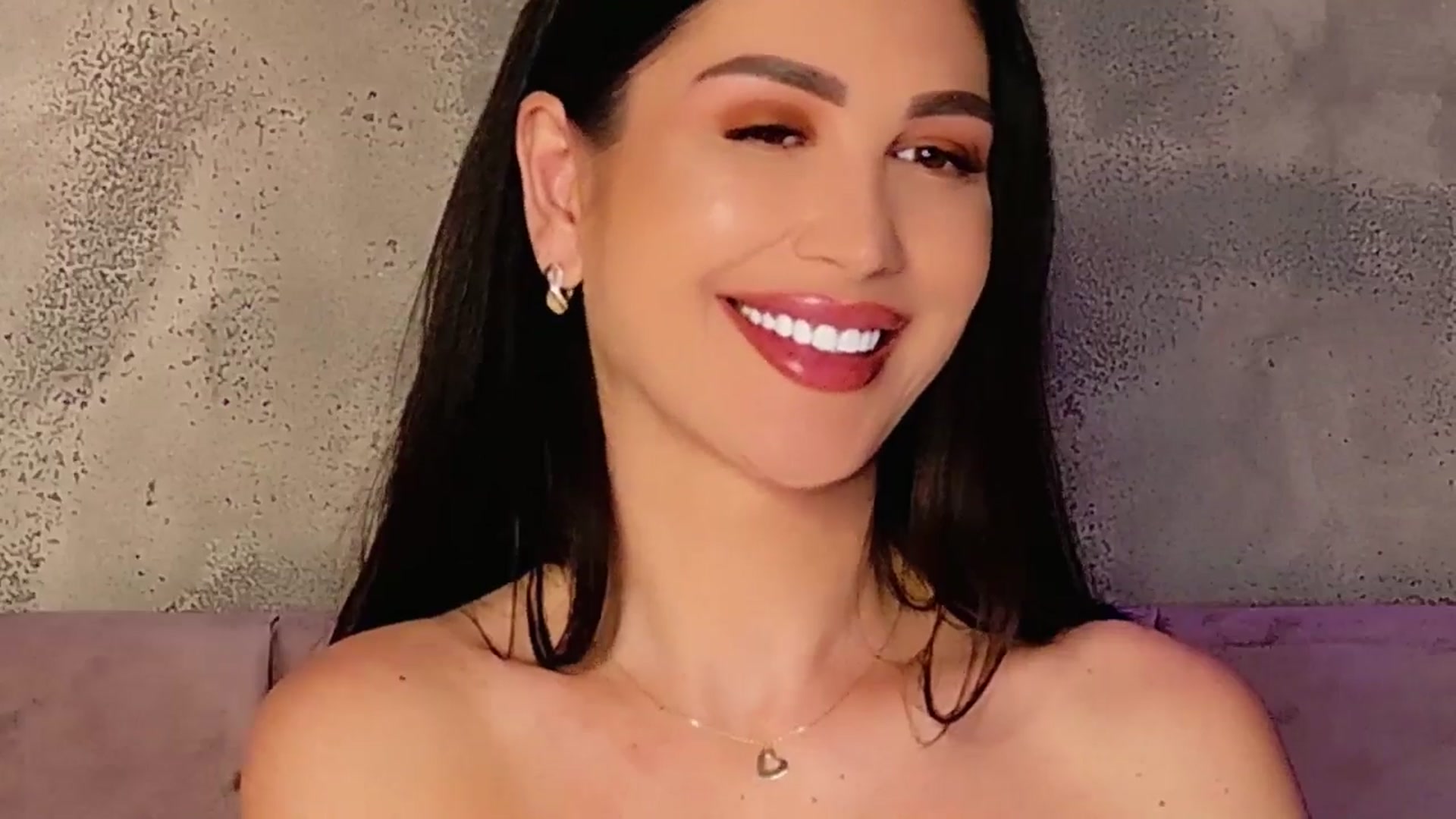 Gallery image thumbnail from AllisonDesire's myfreecams stream on, 07/19/2025, 12:15 image 7 of 20
