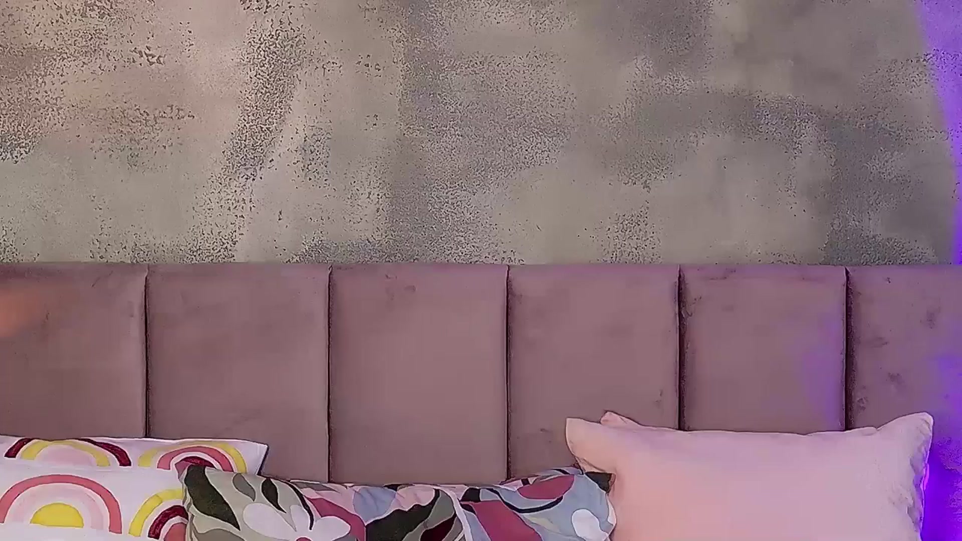 Gallery image thumbnail from AllisonDesire's myfreecams stream on, 08/10/2025, 13:16 image 10 of 20