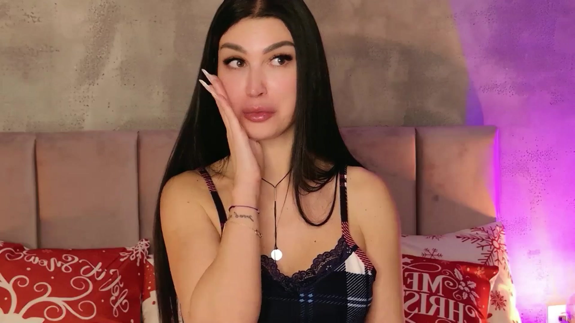 Gallery image thumbnail from AllisonDesire's myfreecams stream on, 12/16/2025, 19:48 image 15 of 20