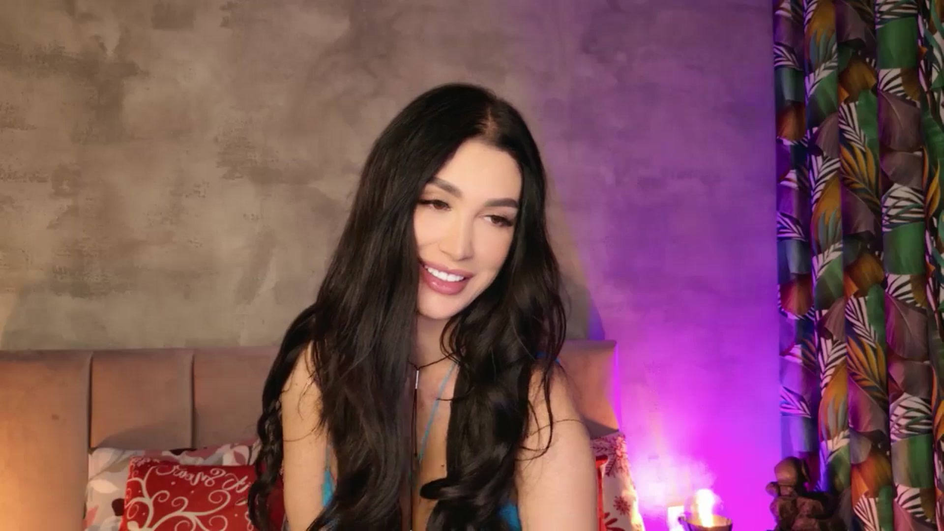 Gallery image thumbnail from AllisonDesire's myfreecams stream on, 12/17/2025, 17:52 image 9 of 20