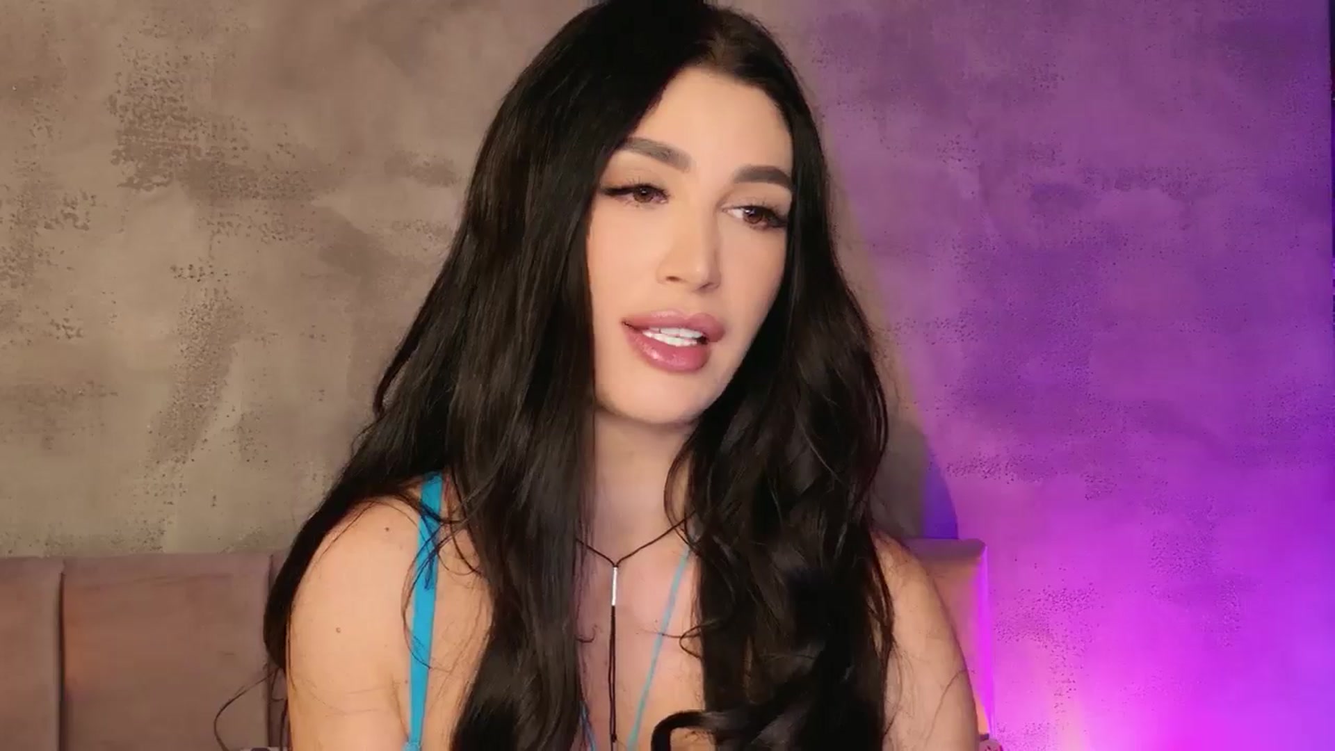 Gallery image thumbnail from AllisonDesire's myfreecams stream on, 12/17/2025, 17:52 image 10 of 20
