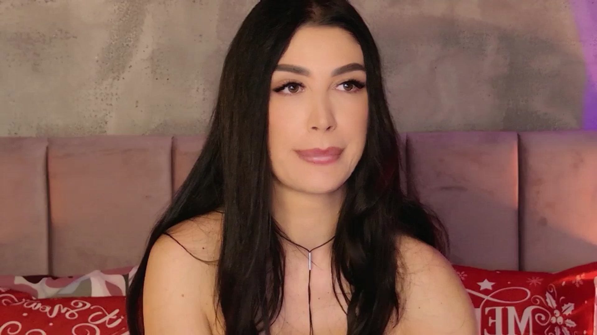 Gallery image thumbnail from AllisonDesire's myfreecams stream on, 12/18/2025, 13:06 image 15 of 20