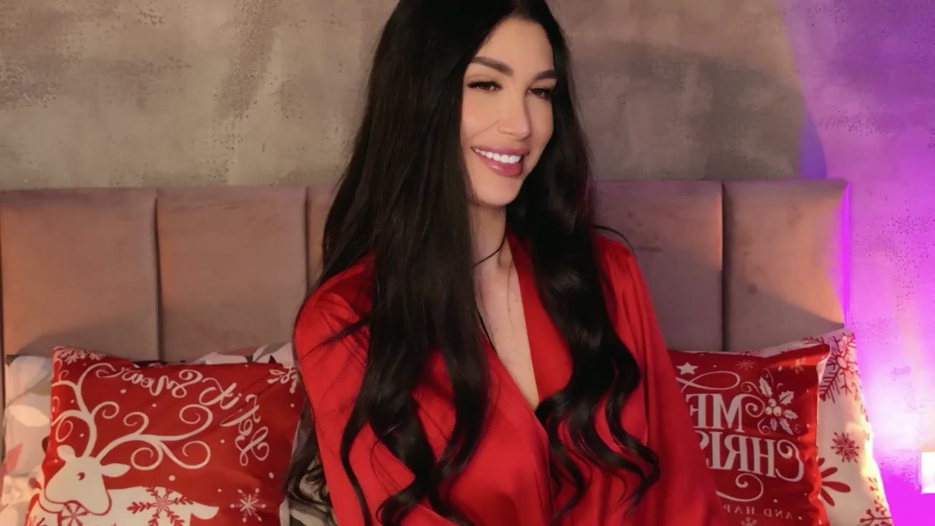 Gallery image thumbnail from AllisonDesire's myfreecams stream on, 12/18/2025, 18:53 image 15 of 20