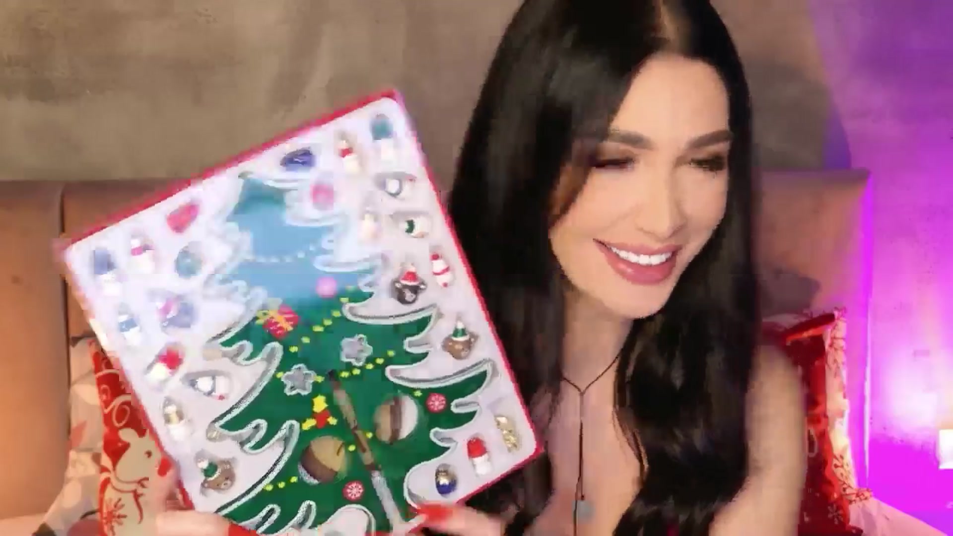 Gallery image thumbnail from AllisonDesire's myfreecams stream on, 12/23/2025, 16:41 image 16 of 20
