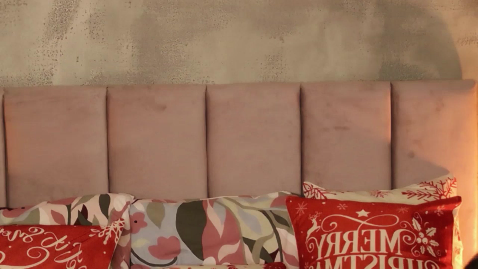 Gallery image thumbnail from AllisonDesire's myfreecams stream on, 12/23/2025, 21:26 image 17 of 20