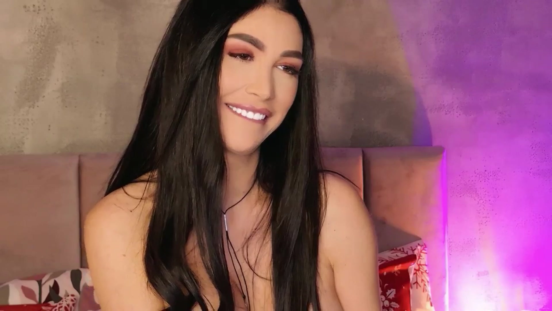 Gallery image thumbnail from AllisonDesire's myfreecams stream on, 12/26/2025, 16:39 image 18 of 20